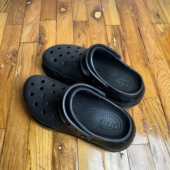 Croc Classic Bae Clog (Black) - Picture 2 of 3